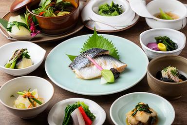 富山県産の魚と山菜を使った彩り豊かな日本料理